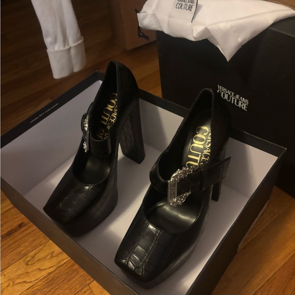 Versace Jeans Collection Black Croc-Embossed heels - Picture 3 of 12